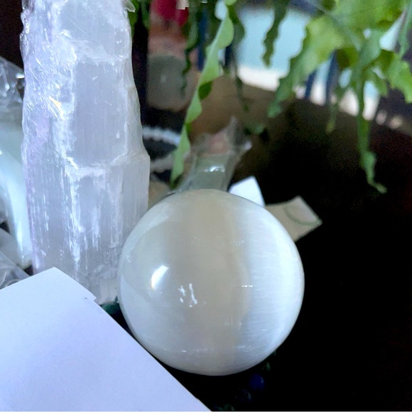 Selenite Spheres - Picture 4 of 5
